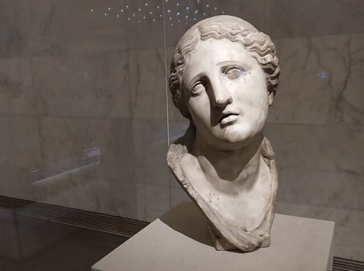 cleopatra statua