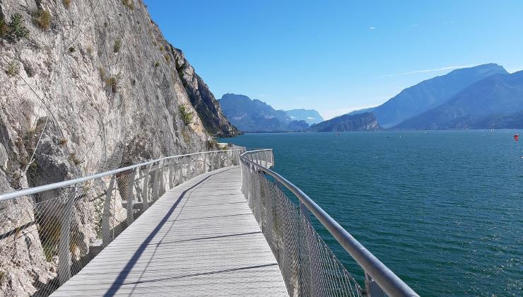 pista ciclabile lago