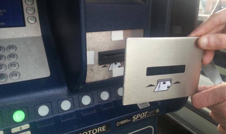 skimming della carta di credito (web) . pianoinclinato.it