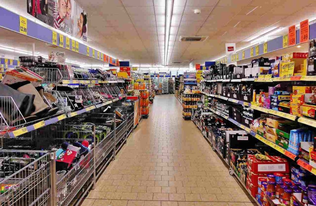 Supermercato, non acquistare mai i prodotti al reparto surgelati, prezzo fake | Alle casse li fanno pagare il doppio
