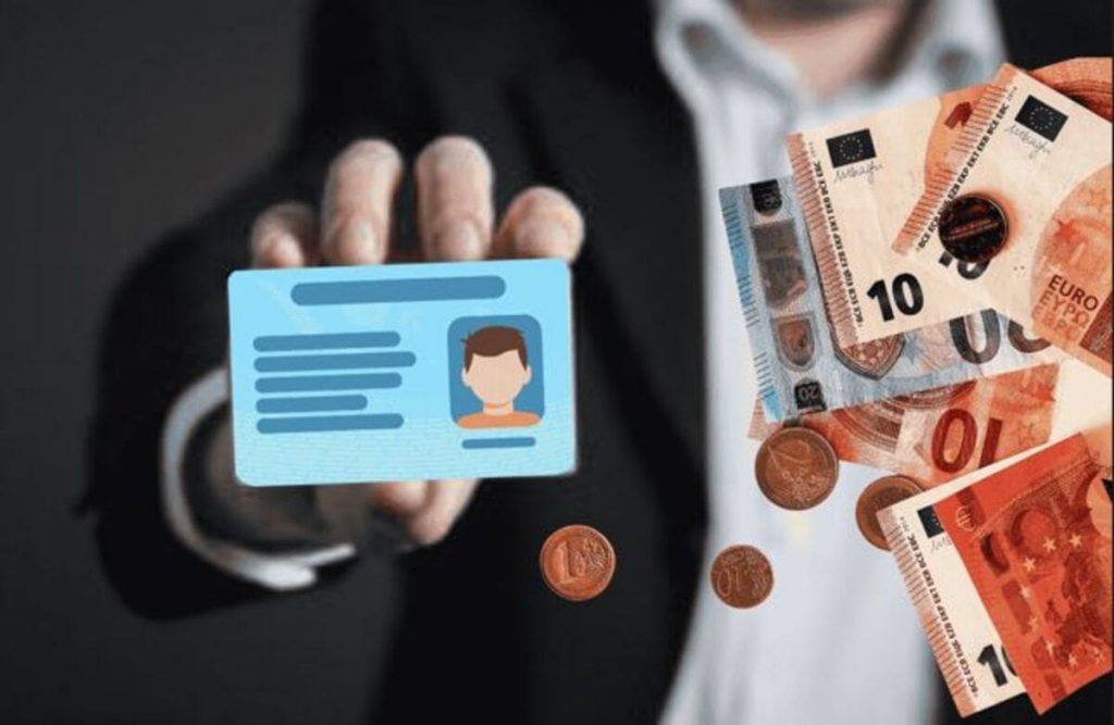 Carta d'identità a pagamento (canva) - pianoinclinato.it