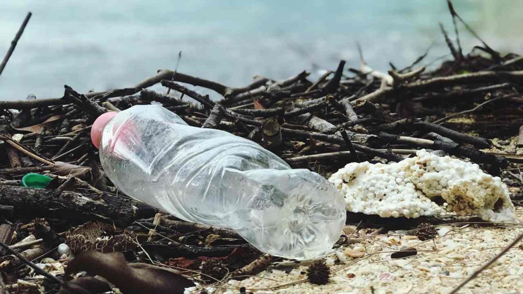 Plastica, i governi di tutto il mondo si riuniscono per un trattato - pianoinclinato.it - 20250611