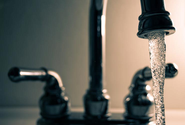 Consumo-acqua-Foto-di-Steve-Johnson-da-Pexels-PianoInclinato.it