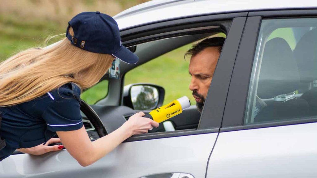 Controllo-alcol-e-droga-Foto-di-Łukasz-Promiler-da-Pexels-PianoInclinato