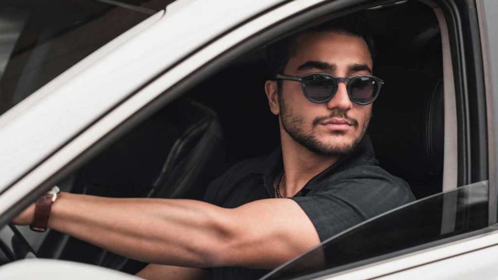 Finestrino abbassato a metà