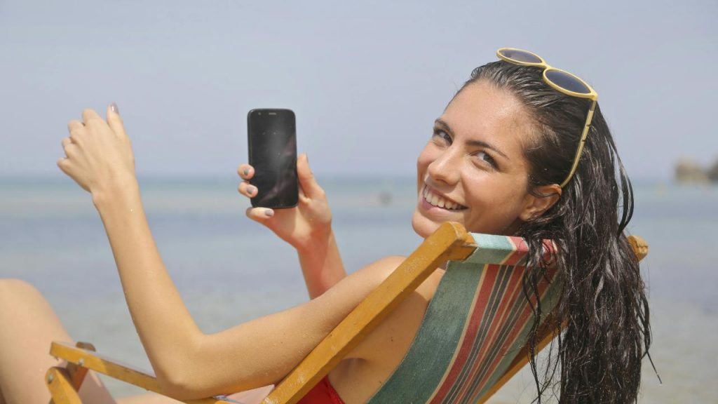 Spiagge troppo affollate, vento forte, mare agitato: da oggi cambia tutto | Con la nuova app addio brutte sorprese