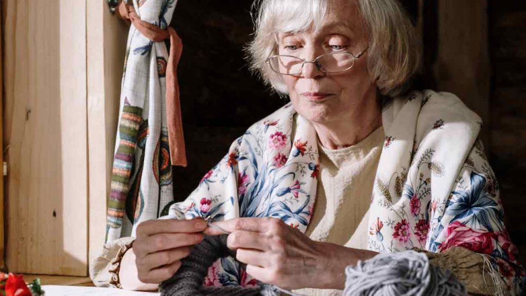 Pensionata-Foto-di-cottonbro-studio-da-Pexels-PianoInclinato.it