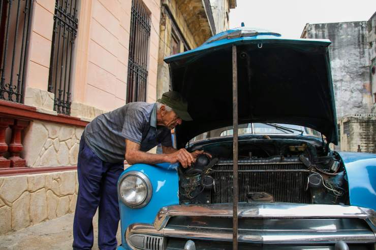 aggiustare l'auto