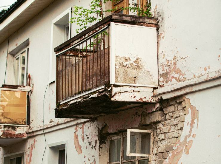 balcone danneggiato