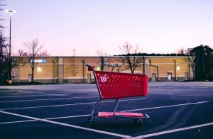 carrello nel parcheggio