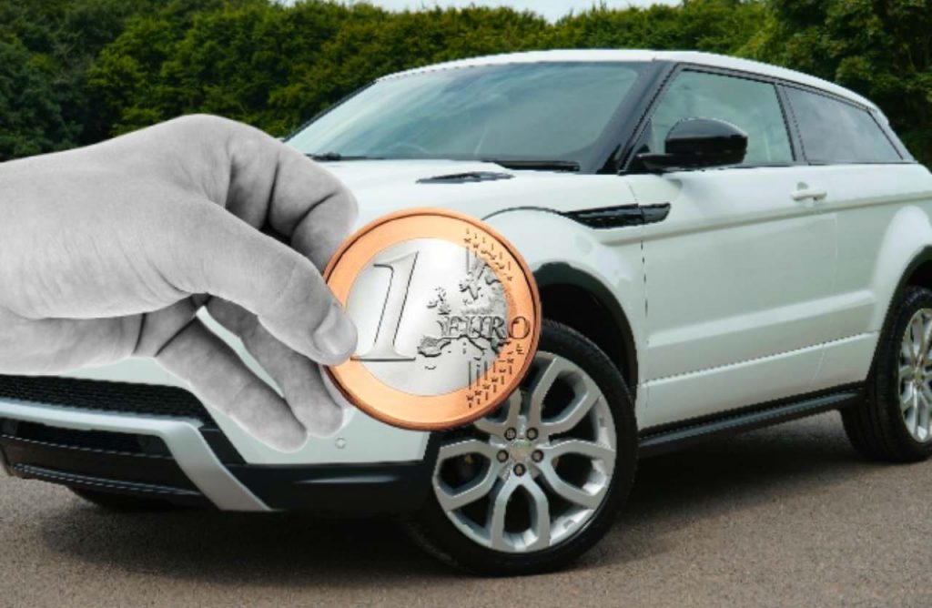 auto e moneta un euro